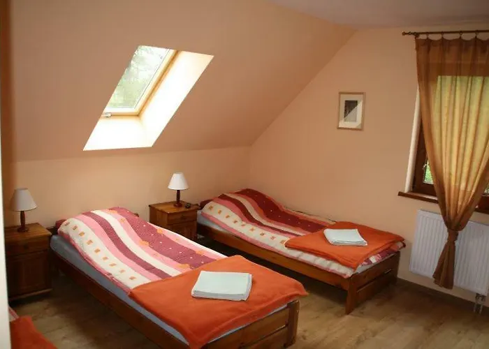 Karpnicka Struga W Dolinie Palacow I Ogrodow