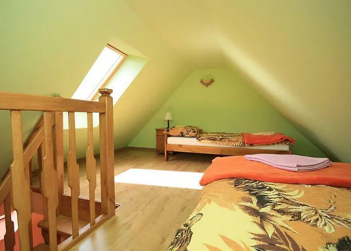 Karpnicka Struga W Dolinie Palacow I Ogrodow