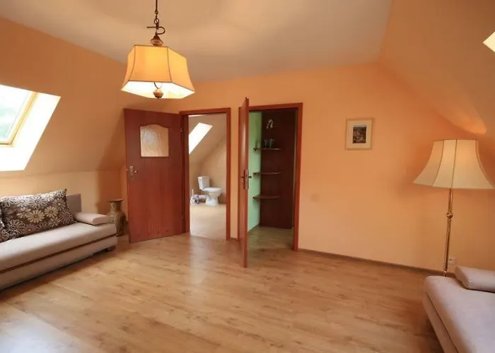 Karpnicka Struga W Dolinie Palacow I Ogrodow